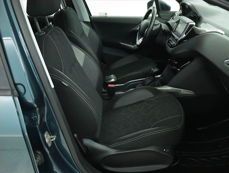Peugeot 2008 (2018) 1.2 PureTech, Serv.kniha - fotka 9 z 16