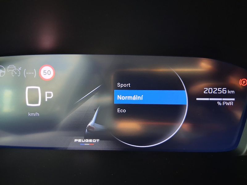 Peugeot 208 ALLURE 1.2 Hyb. 81 kW   - fotka 22 z 28