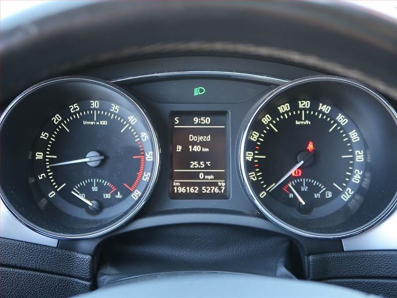 Škoda Superb (2011) Elegance 1.6 TDI, Navi - fotka 11 z 17