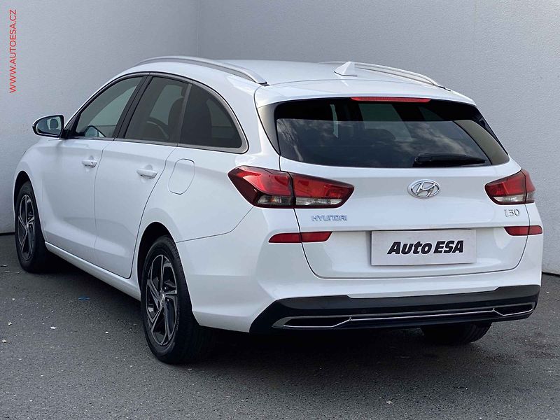 Hyundai i30 (2021) 1.6 CRDi, ČR, LED,, temp - fotka 6 z 17