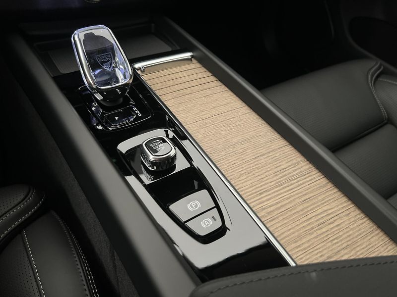 Volvo XC60 (2026) T6 AWD RECHARGE DARK PLUS AUT - fotka 29 z 47