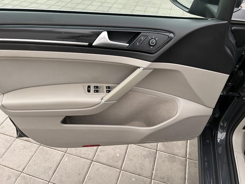 Volkswagen Golf 1.6 TDI Highline - fotka 6 z 21