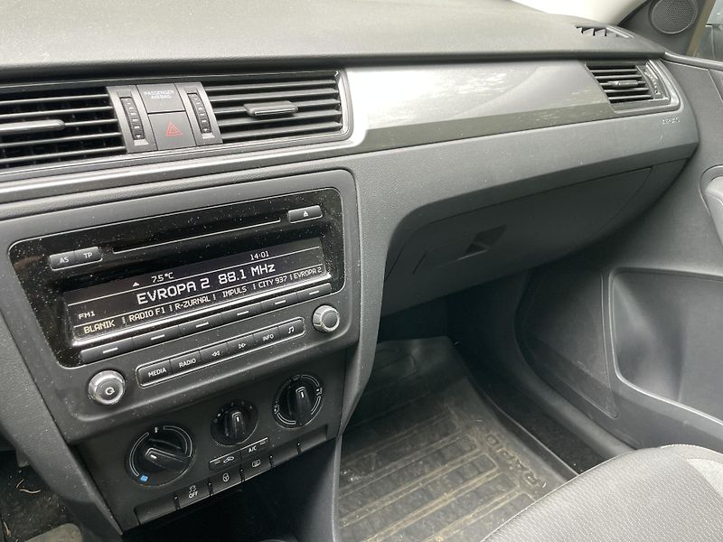 Škoda Rapid (2015) Spaceback 1.6 TDI 66kw - fotka 9 z 17