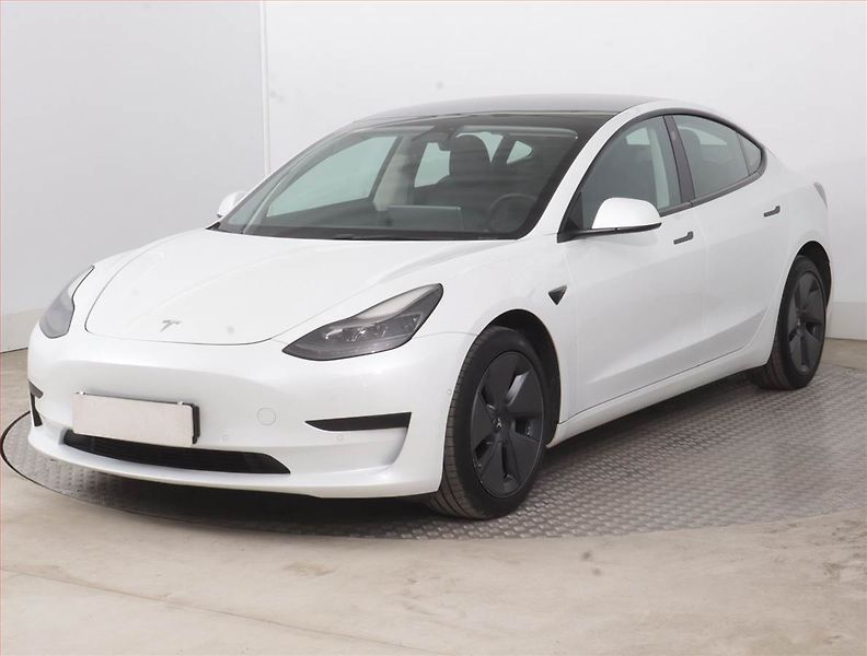 Tesla Model 3 (2022) Standard Range LFP, SoH 92% - fotka 2 z 20