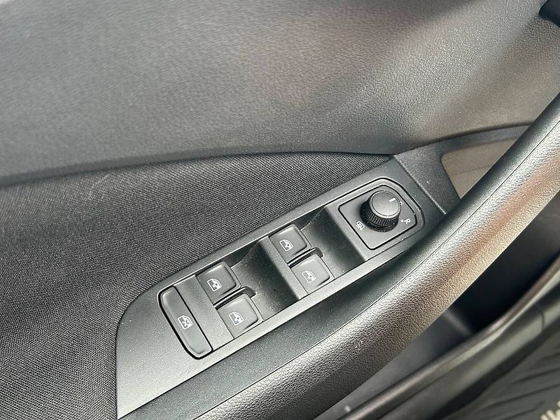 Škoda Kamiq Selection 6MP 1,0TSI - fotka 19 z 22