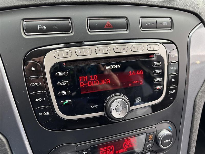 Ford Mondeo 1,6 EcoBoost 118kW Titanium - fotka 29 z 35