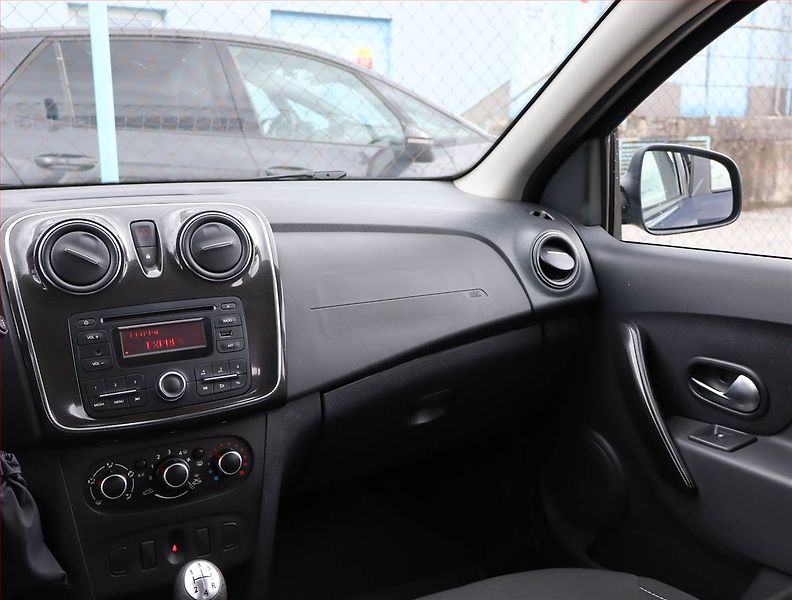 Dacia Sandero (2017) 1.0 SCe - fotka 8 z 15