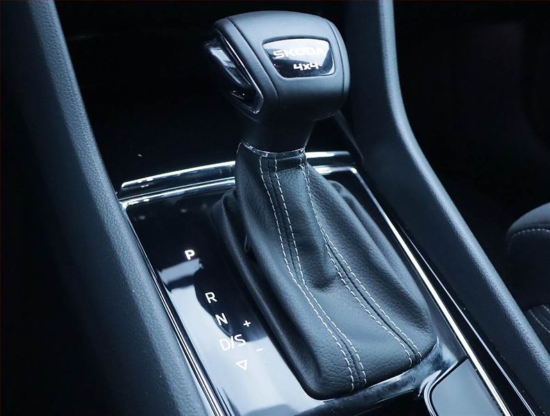 Škoda Karoq (2024) Sportline 2.0 TDI, Sportline - fotka 13 z 24
