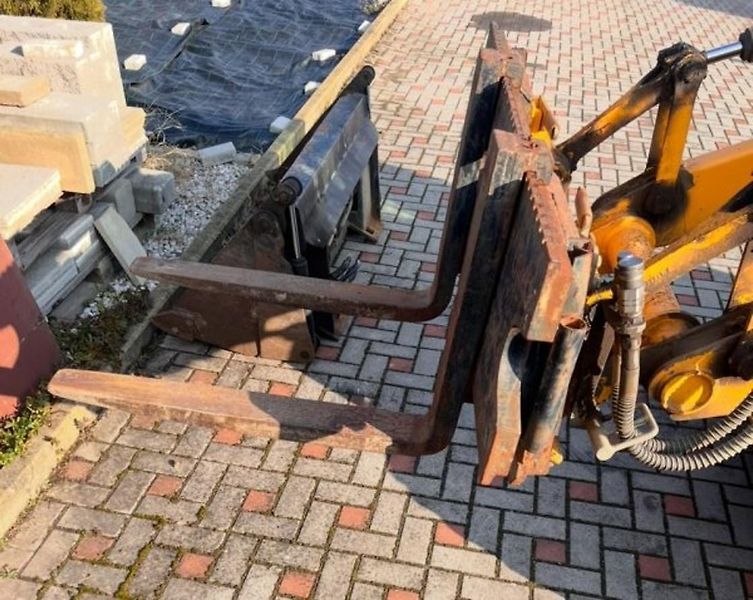 JCB (2010) 1CX SPZ 4lopaty vidle vývody - fotka 5 z 10