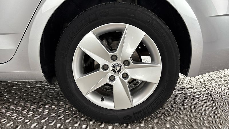 Škoda Octavia 1.6 TDI Ambition Combi - fotka 19 z 24