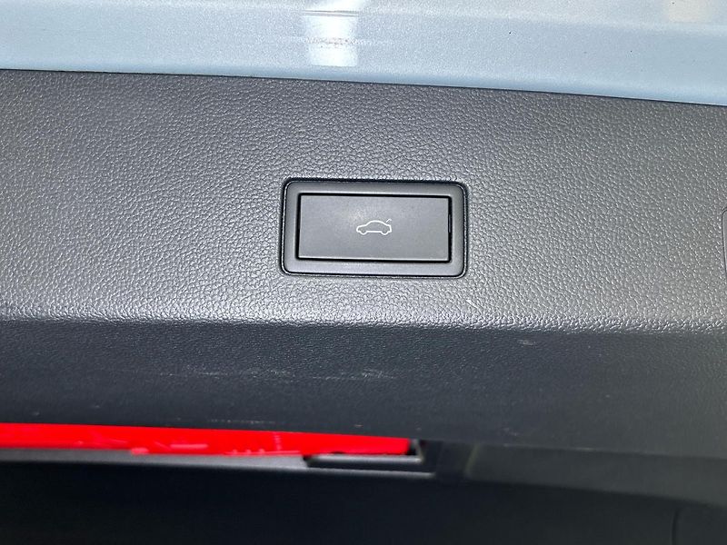 Volkswagen Golf Life DSG - fotka 28 z 29