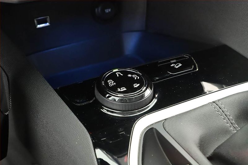 Peugeot 5008 (2018) Allure 1.6 BlueHDi, 7 míst - fotka 15 z 19