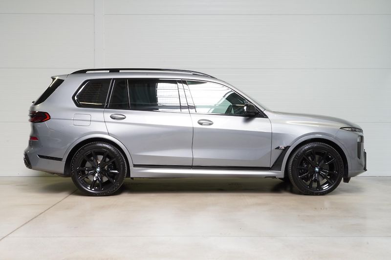 BMW X7 M60i,Xdrive,ČR,DPH,25000KM - fotka 4 z 46