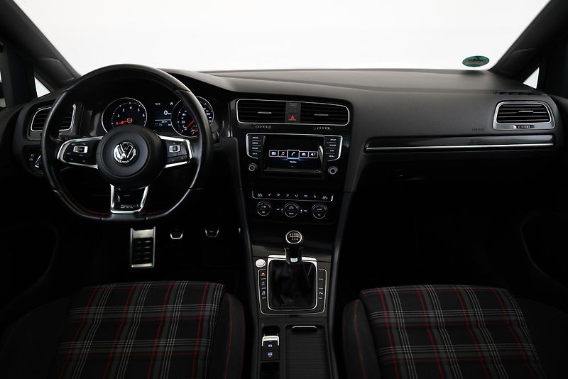 Volkswagen Golf - fotka 5 z 24