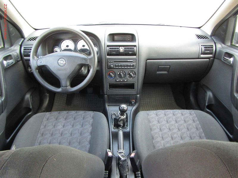 Opel Astra (2002) 1.6i, AC - fotka 8 z 14