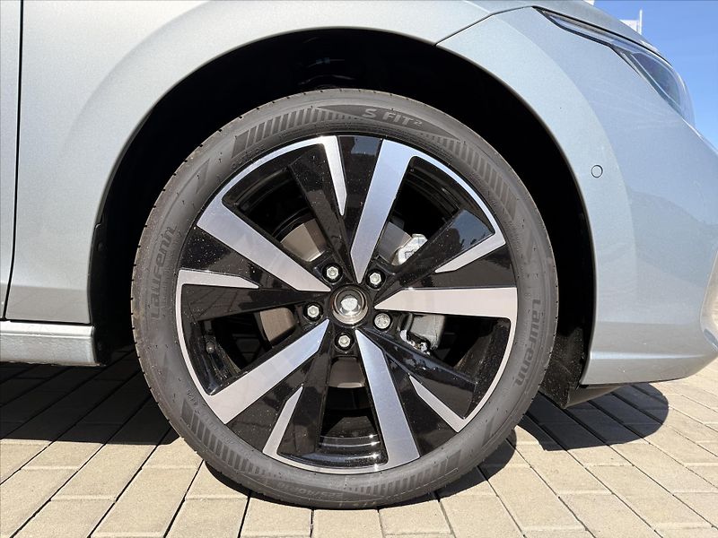 Volkswagen Golf Variant (2026) 1,5 eTSI 7DSG mHEV  People - fotka 10 z 16