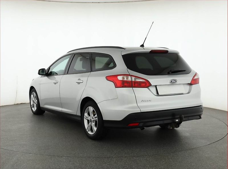 Ford Focus (2014) 1.6 TDCi, Park. senzory - fotka 4 z 18