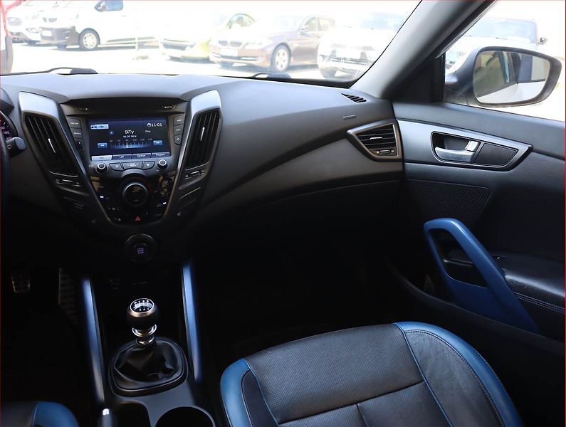 Hyundai Veloster (2013) 1.6 T-GDI, Serv.kniha, Navi - fotka 8 z 19