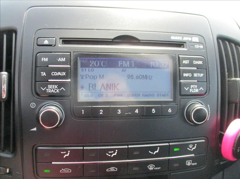 Hyundai i30 1,4 i 16v, klima, serviska, - fotka 20 z 38
