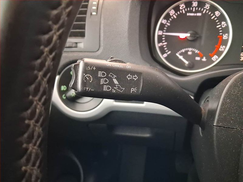 Škoda Octavia (2011) 2.0 TDI, plně pojízdný - fotka 16 z 19