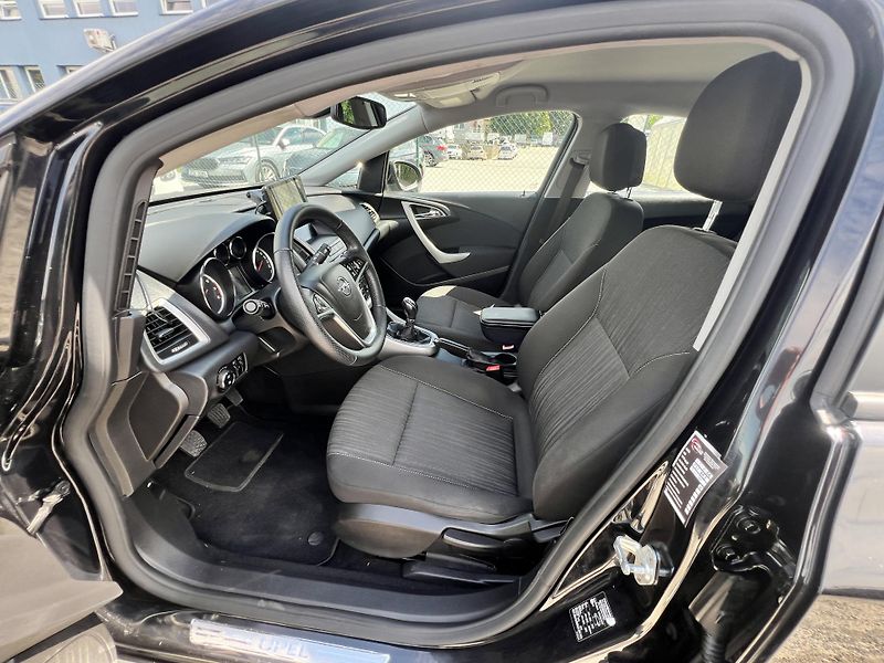 Opel Astra 1.4i 16v KAMERA TEMPOMAT ALU - fotka 9 z 42