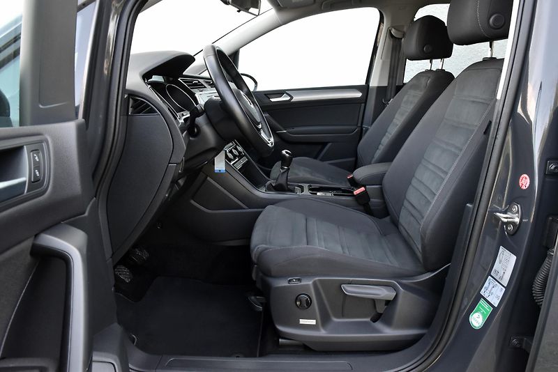 Volkswagen Touran 2.0 TDi COMFORTLINE,NAVI,MASÁŽ - fotka 7 z 51