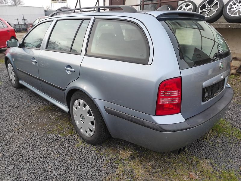 Škoda Octavia 2.0 Ambiente Combi - fotka 3 z 17