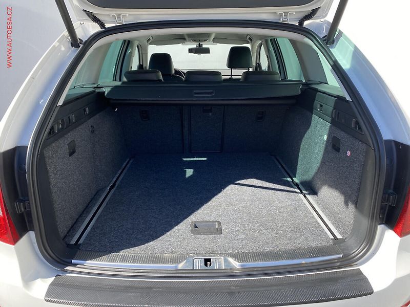Škoda Superb (2013) 2.0 TDi 4x4, L&K, DSG, kůže - fotka 7 z 20