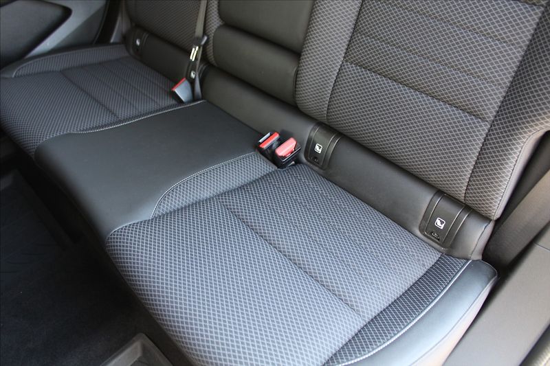 Renault Arkana 1,3 TCe  ČR,1.MAJ,A/T,INTENS - fotka 29 z 38