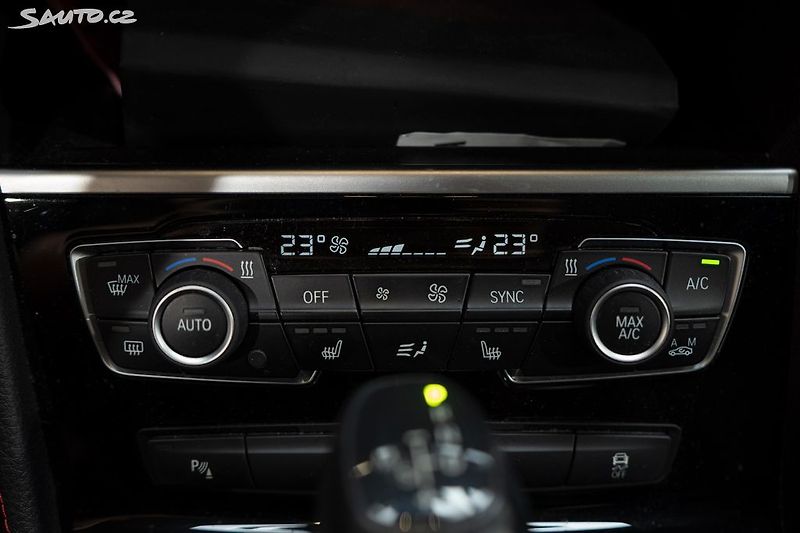 BMW Řada 2 216d Active Tourer - fotka 19 z 32