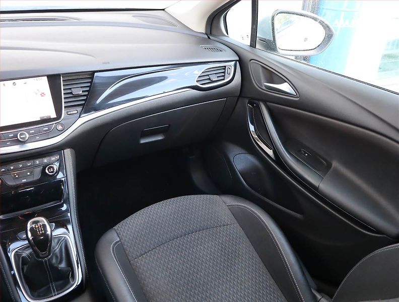 Opel Astra (2016) 1.6 CDTI, Navi, Tempomat - fotka 8 z 15