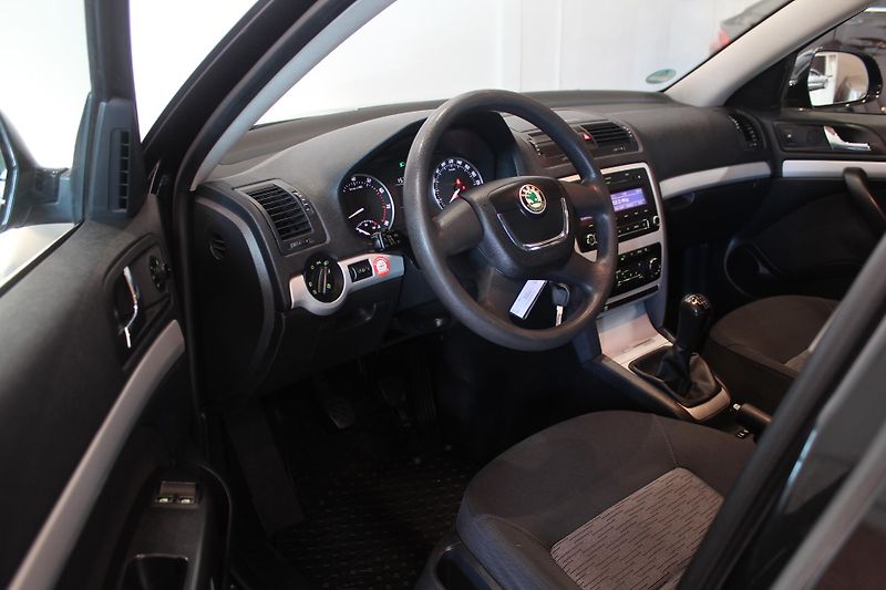 Škoda Octavia (2010) 1.4 TSI 90kW Nez.Topení - fotka 14 z 31