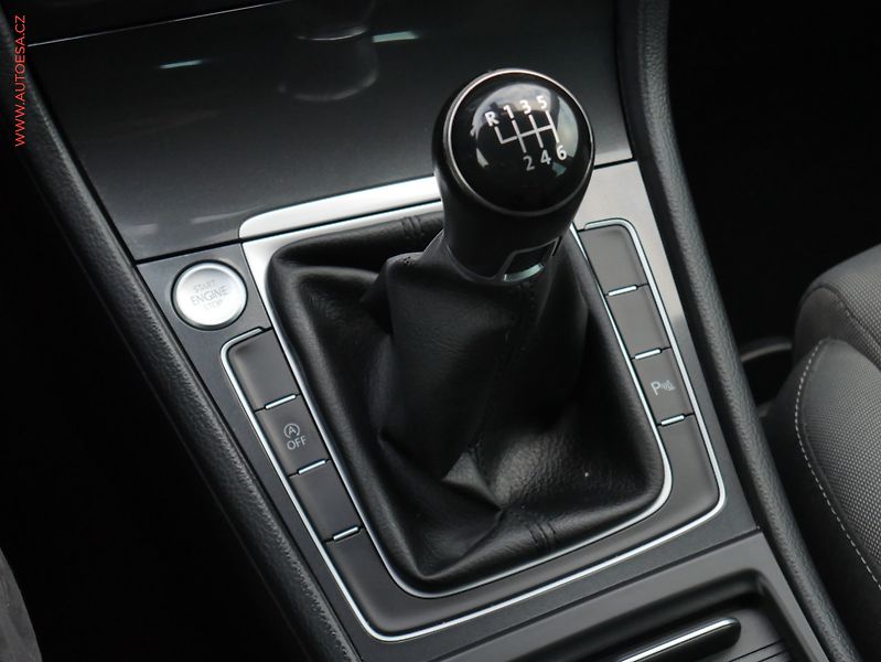 Volkswagen Golf (2018) 1.4 TSI, ČR, LED, AC - fotka 15 z 26