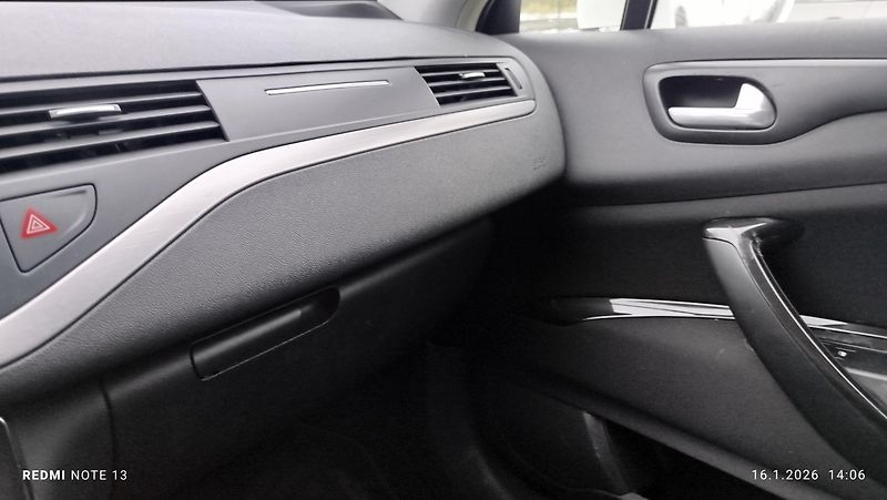 Citroën C5 (2009) 2.0 16v   - fotka 16 z 23