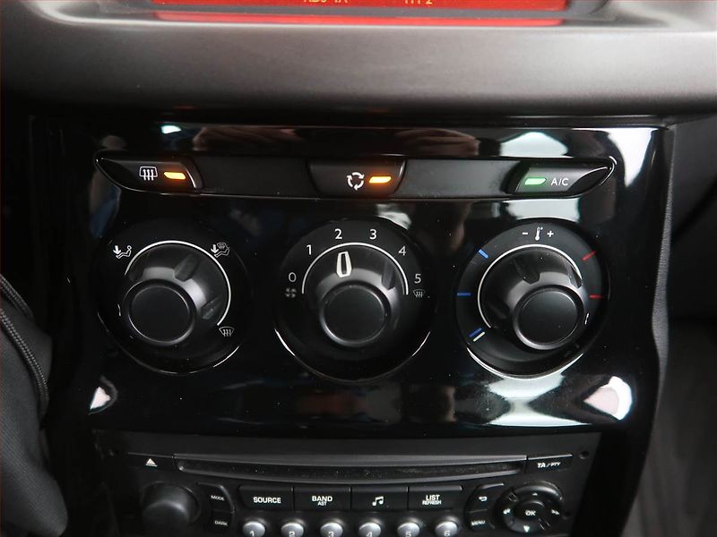 Citroën C3 (2014) 1.2 VTi, po STK, pěkný stav - fotka 14 z 15