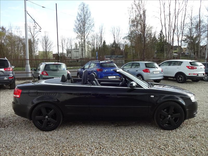Audi A4 1,8 T CABRIO !AKČNÍ CENA! - fotka 19 z 51