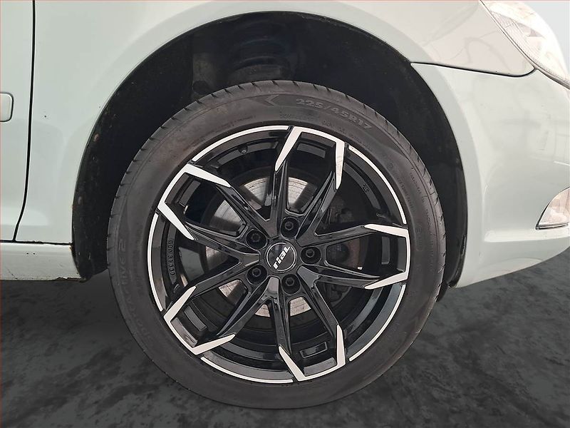 Škoda Octavia (2011) 2.0 TDI, Xenony, Tempomat - fotka 14 z 17
