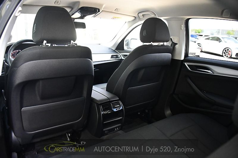 BMW Řada 5 518d ČR 1.M CARPLAY - fotka 18 z 54