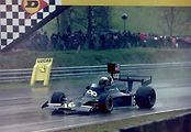 Peter Revson v kokpitu monopostu Shadow v roce 1974.