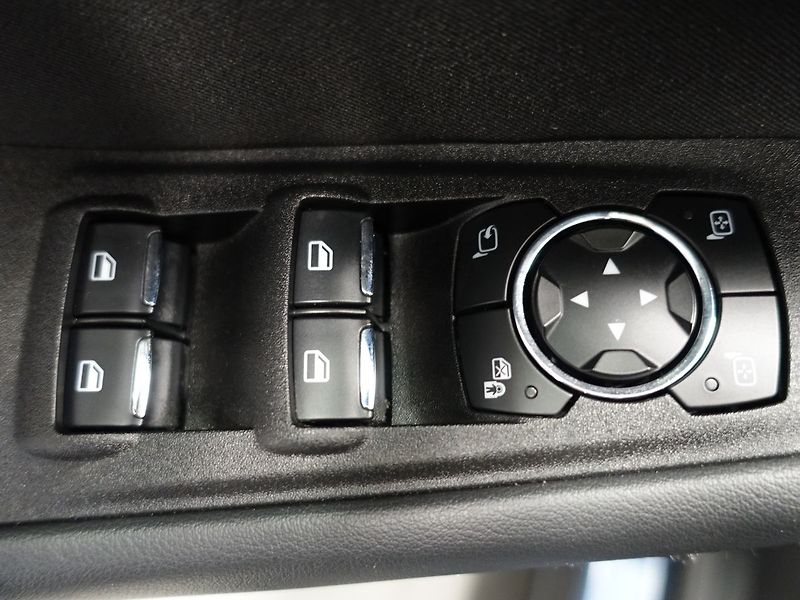 Ford S-MAX 110 kw, manuál, LED světlomety - fotka 21 z 38