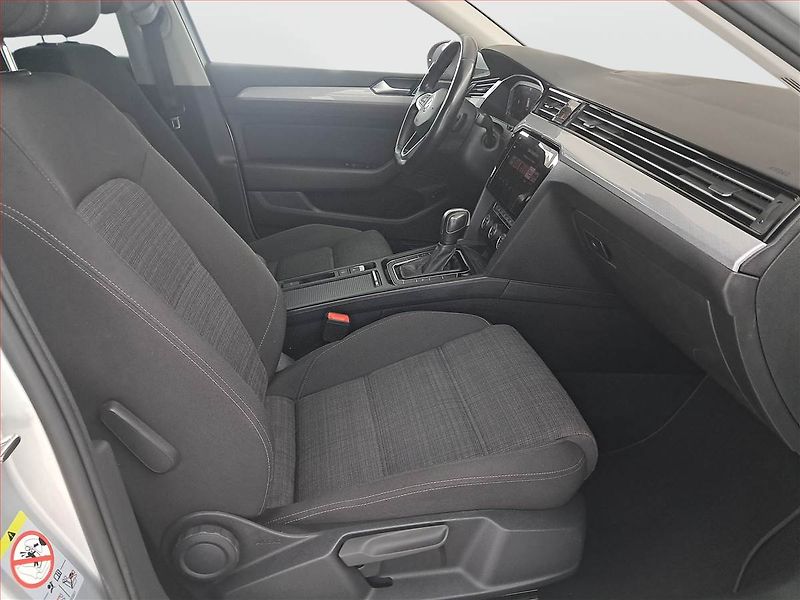 Volkswagen Passat (2020) 2.0 TDI, Automat, Navi - fotka 9 z 20