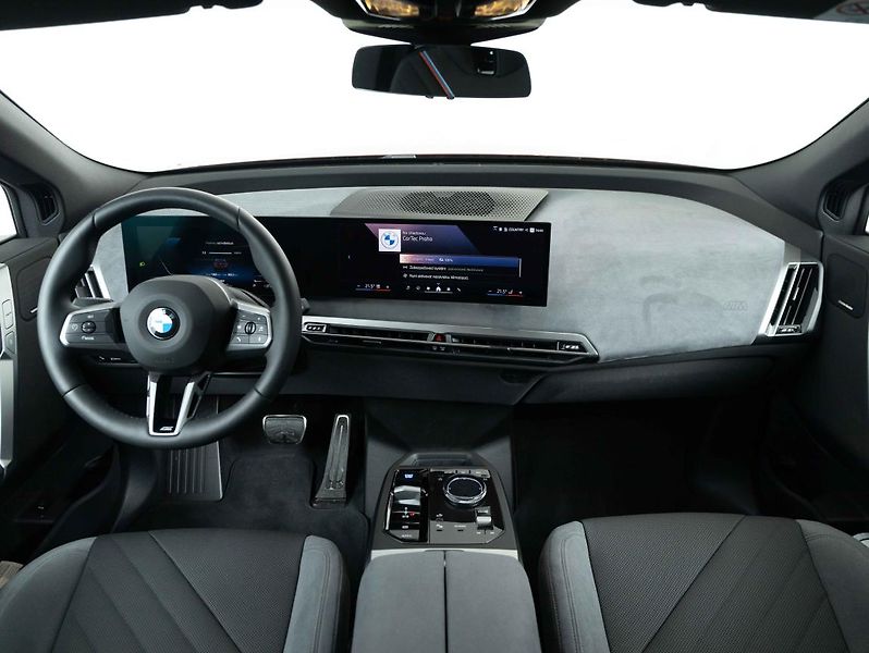 BMW iX xDrive45 - fotka 6 z 6