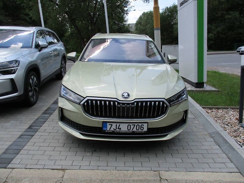 Škoda Superb Combi L&K 2,0TDI/110kW DSG7/P0 - fotka 2 z 15
