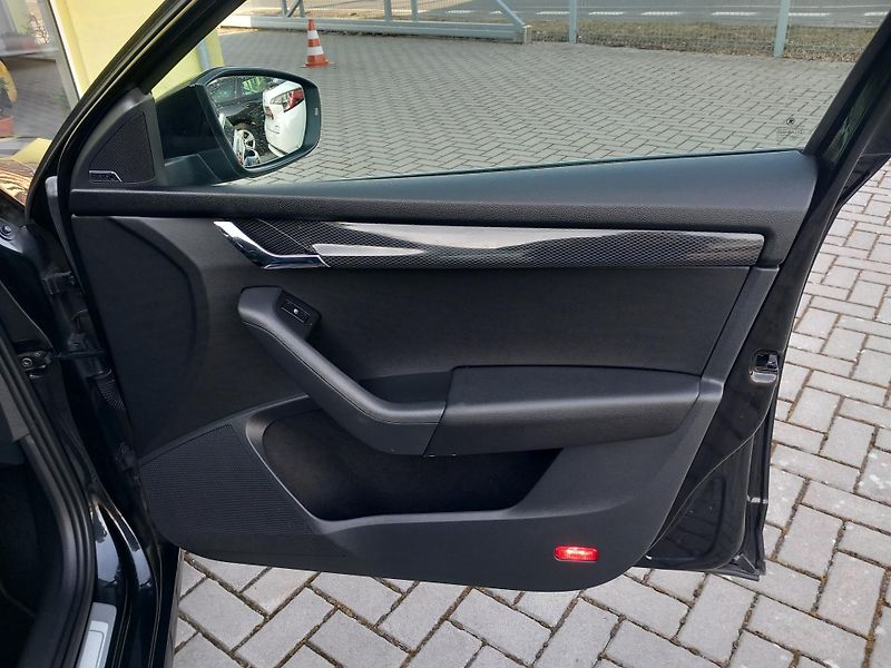 Škoda Octavia (2016) 2,0TDi 135kw RS 4x4  DSG NAVI  - fotka 23 z 48