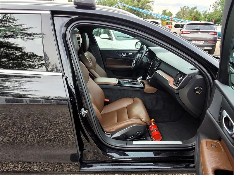 Volvo V60 T6 257kw,AWD,Inscript,kůže - fotka 12 z 50