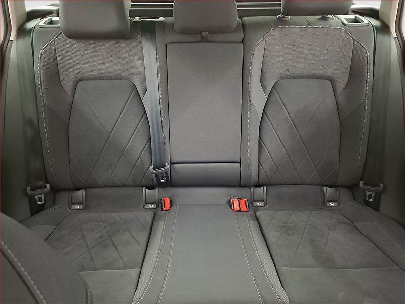 Volkswagen Golf (2022) Style 1.5 TSI, ČR,1.maj, Navi - fotka 10 z 18