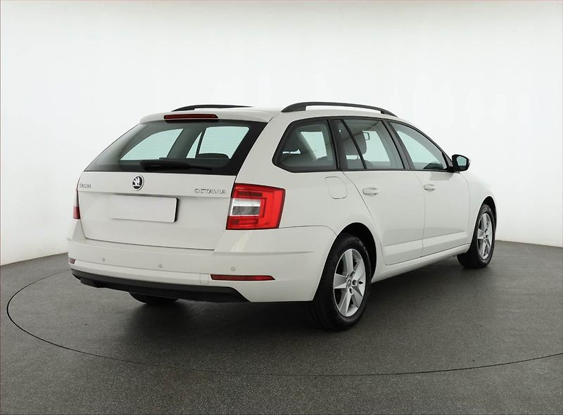 Škoda Octavia (2018) 1.6 TDI, Tempomat - fotka 5 z 16