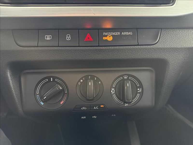 Škoda Fabia 1,2   TSI 66kW,SERVISKA,2. MAJ - fotka 16 z 21