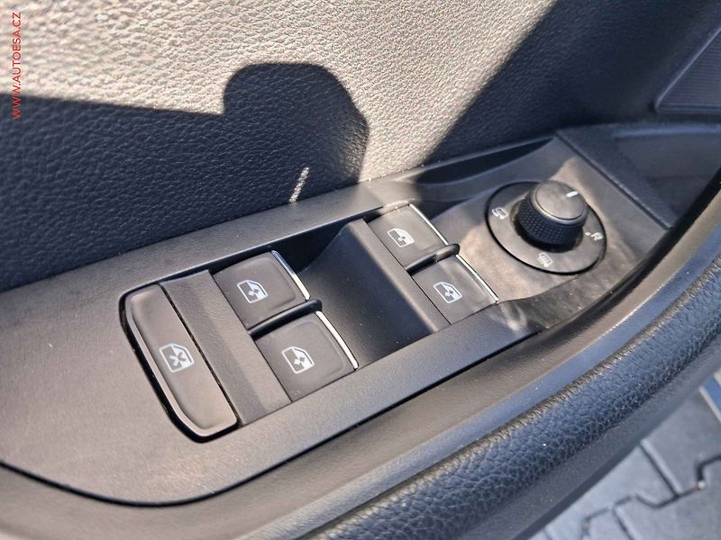 Škoda Superb (2015) 2.0 TDI, ČR, DSG, navi, bixen - fotka 13 z 18