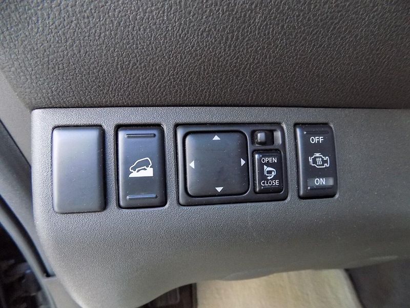 Nissan Pathfinder (2008) 2.5DCi/4x4/7.Míst/ - fotka 29 z 37